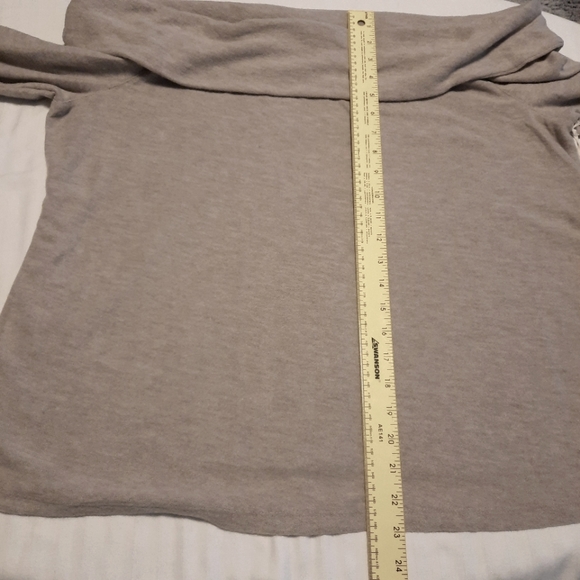 Off-Shoulder Sweater - Picture 9 of 13